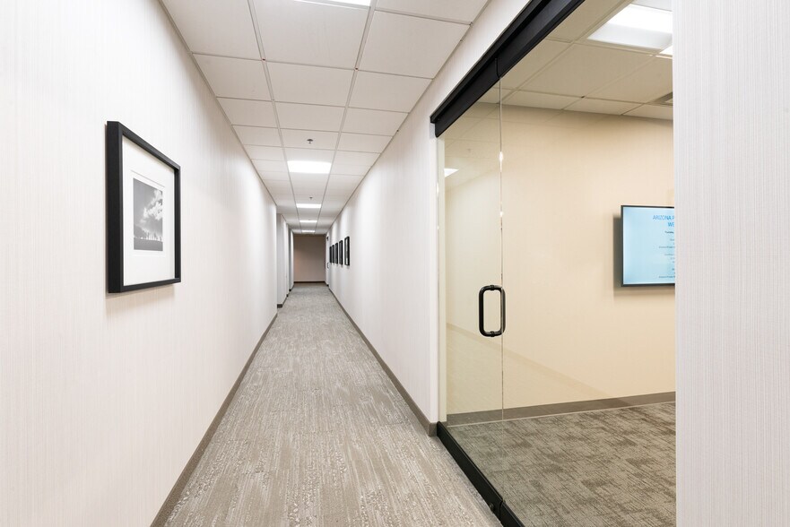 More Photos Of 4040 E Camelback Rd, Phoenix Office For Lease