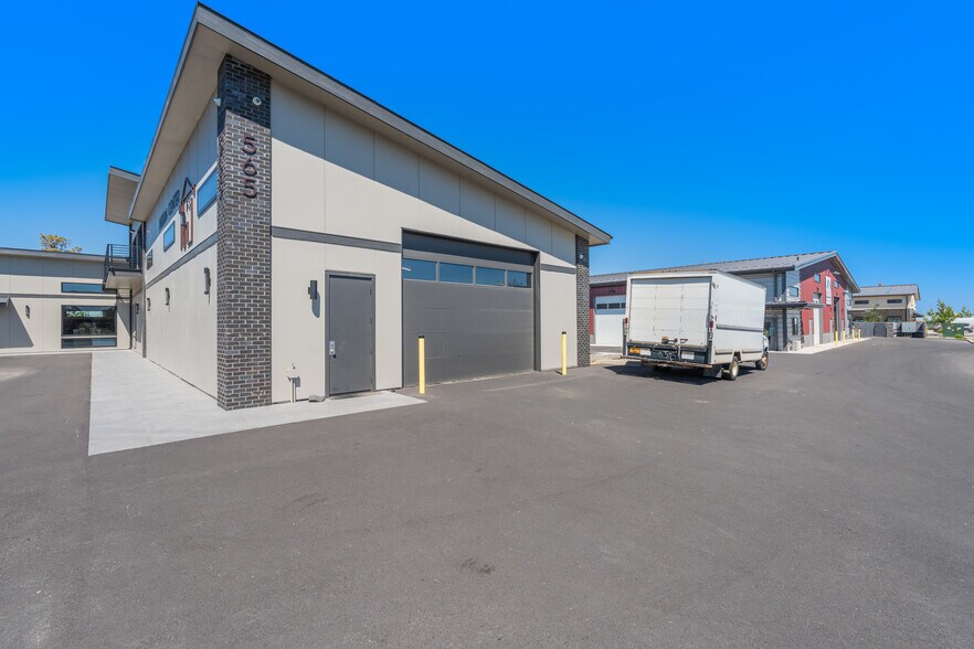 More Photos Of 565 SW Tamarack Ct, Redmond Industrial For Sale