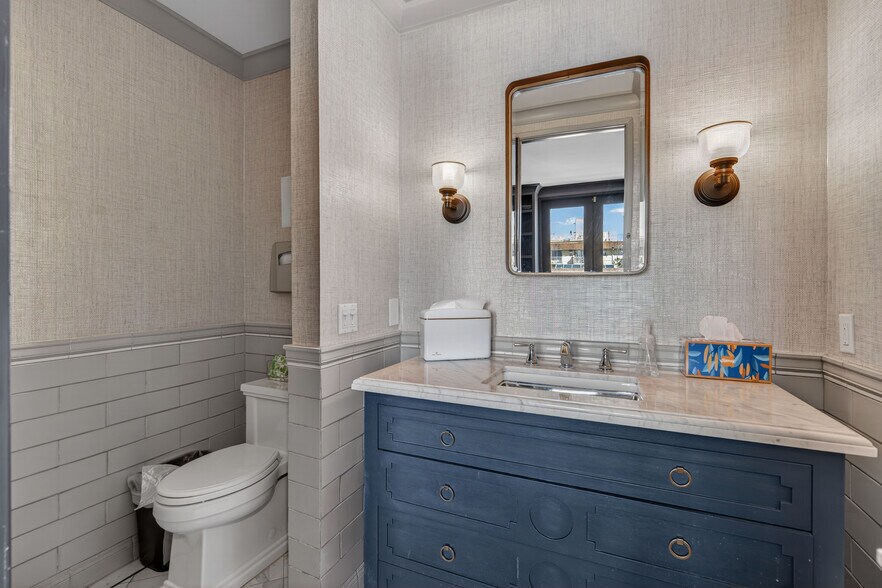 More Photos Of 910 N La Cienega Blvd, Los Angeles Storefront Retail Office For Sale