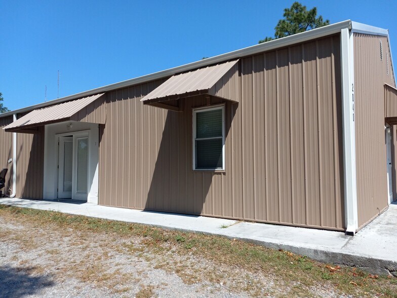 More Photos Of 2040 S Lake Dr, Lexington Light Distribution For Sale