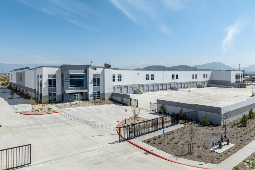 More Photos Of 12340 Agua Mansa Rd, Jurupa Valley Distribution For Lease