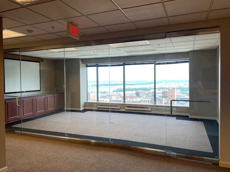 More Photos Of 1100 Main St, Kansas City Office For Lease