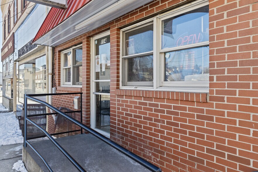 More Photos Of 114 E Lincoln Ave, Mc Donald General Retail For Sale