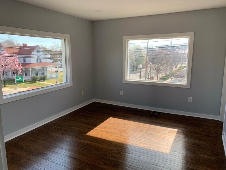 More Photos Of 200 Main St, Laurel Medical For Lease