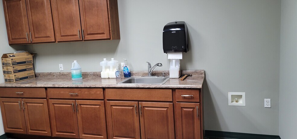 More Photos Of 131 New Rd, Parsippany Storefront For Lease