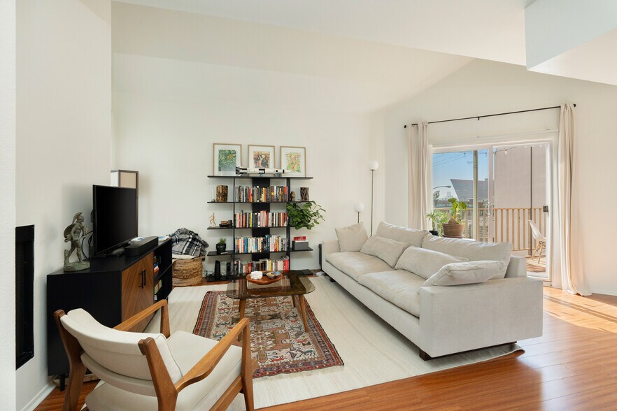More Photos Of 909 N San Vicente Blvd, West Hollywood Apartments For Sale