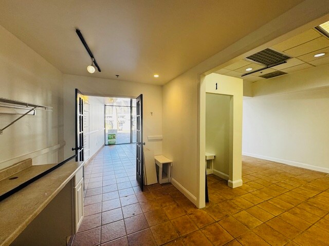 More Photos Of 1635 Washington Plz, Reston Apartments For Lease