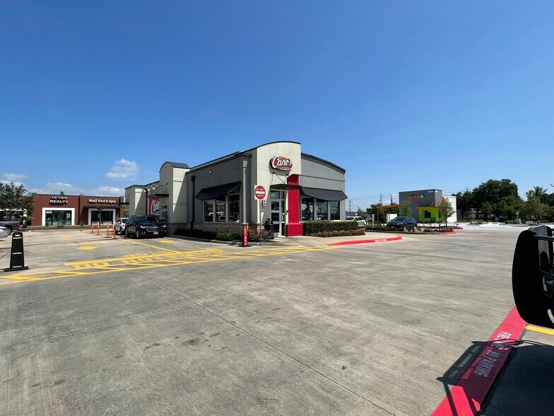 More Photos Of 2556 League City Parkway, League City Freestanding For Lease