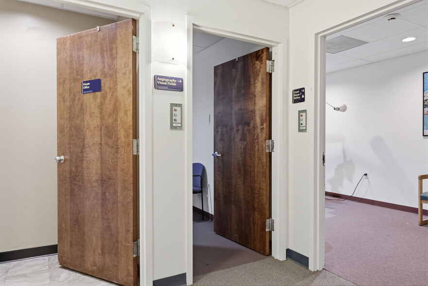 More Photos Of 1568 Woodbourne Rd, Levittown Office For Lease