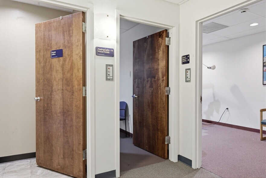 More Photos Of 1568 Woodbourne Rd, Levittown Office For Sale