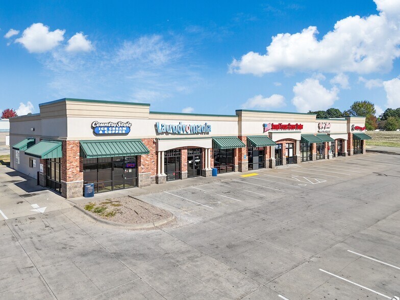 Primary Photo Of 1640 W 53rd St, Davenport Freestanding For Lease