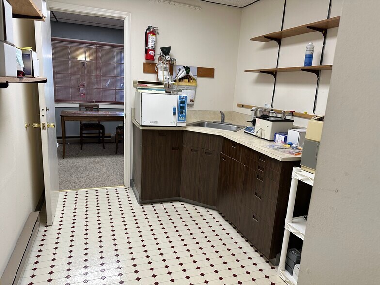 More Photos Of 104 E Summit Ave, Wales Office For Sale