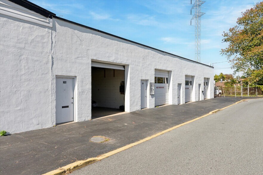 More Photos Of 101 Hawley St, Wilmington Warehouse For Lease
