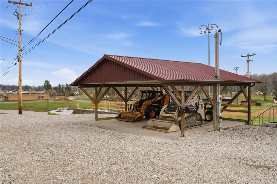 More Photos Of 1515 Washington Blvd, Belpre Manufacturing For Sale