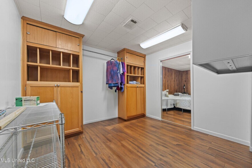 More Photos Of 2713 & 2717 15th Ave, Gulfport Light Distribution For Sale