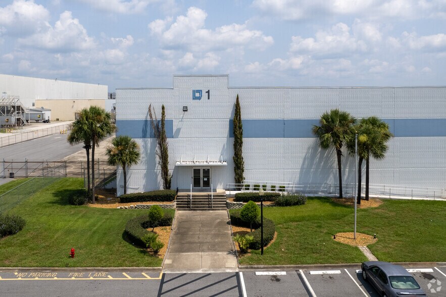 More Photos Of 1 Imeson Park Blvd, Jacksonville Warehouse For Lease