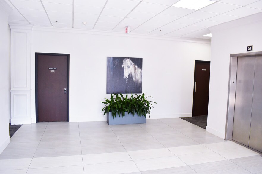 More Photos Of 1903 Central Dr, Bedford Coworking Space