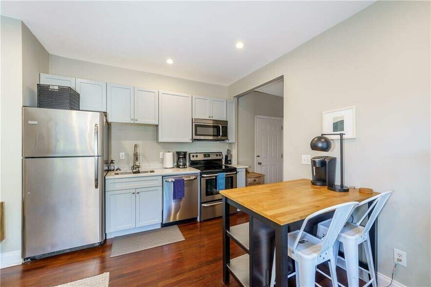 More Photos Of 604 Glen Iris Dr NE, Atlanta Office Residential For Sale