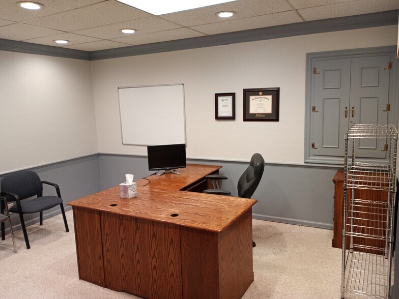 More Photos Of 261 W Johnstown Rd, Columbus Coworking Space
