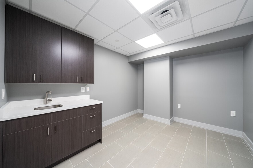 More Photos Of 845 Newark Ave, Jersey City Medical For Lease