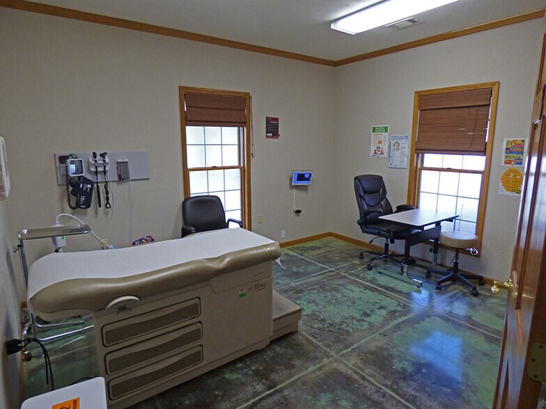 More Photos Of 308 US-62 Hwy, Ash Flat Medical For Sale