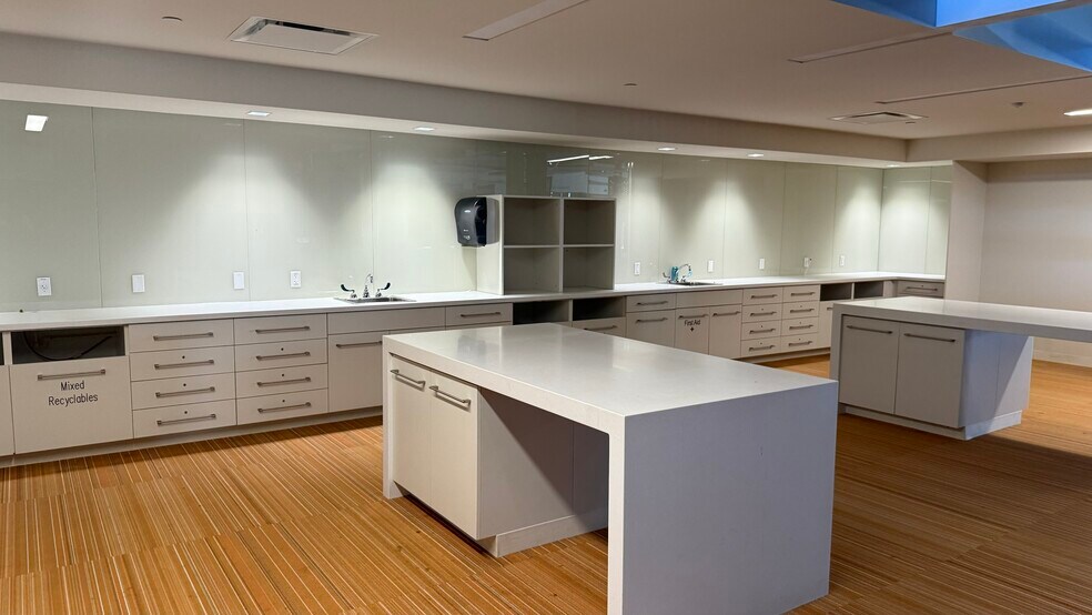More Photos Of 801 S 60th St, West Allis Office For Lease