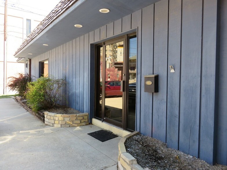 More Photos Of 123 1st St SE, Mason City Office For Lease