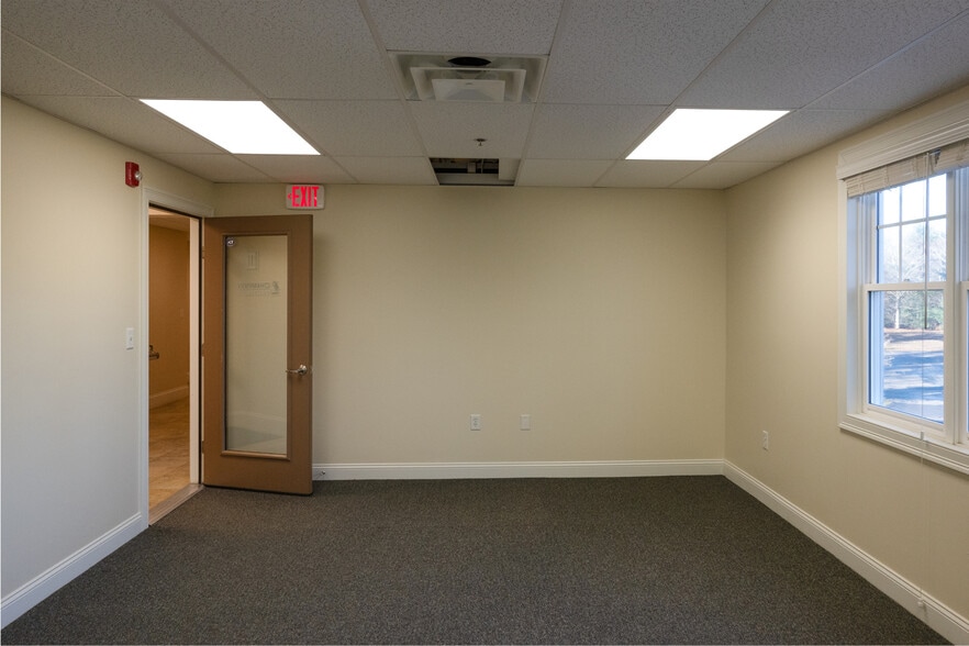 More Photos Of 68 Evergreen St, Kingston Medical For Lease