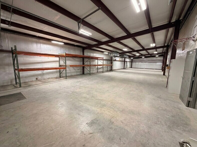More Photos Of 1505 Southeastern Ave, Indianapolis Warehouse For Lease