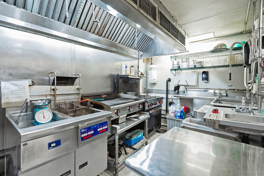 More Photos Of 6194 Highland Dr, Salt Lake City Restaurant For Sale