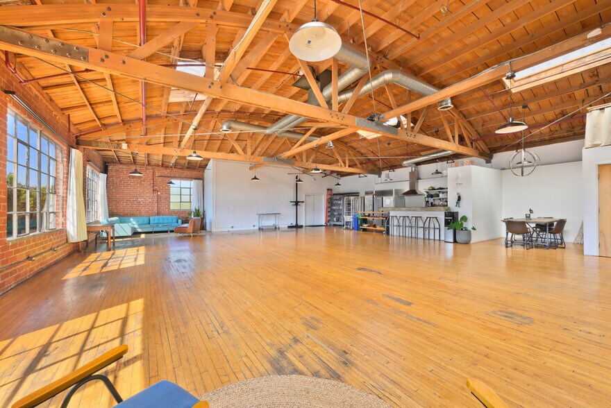 More Photos Of 6535-6547 Santa Monica Blvd, Los Angeles Loft Creative Space For Lease