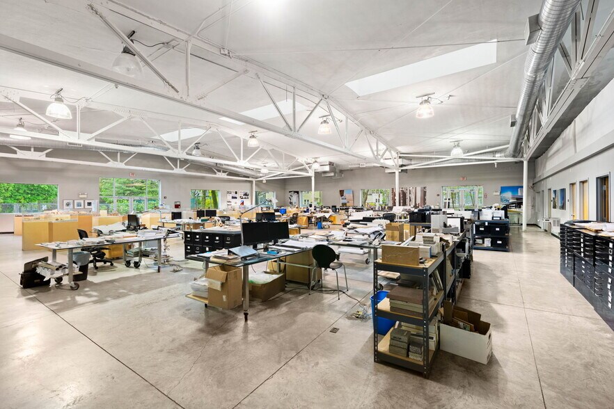 More Photos Of 115 Willow Ave, Somerville Manufacturing For Sale