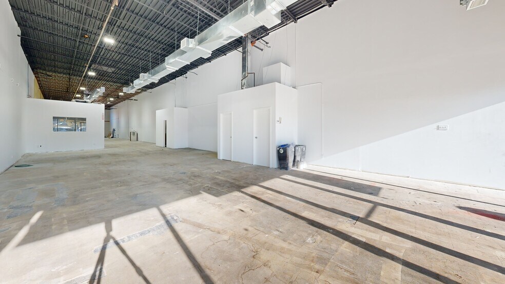 Primary Photo Of 3405-3479 Boul de la Côte-Vertu, Montréal General Retail For Lease