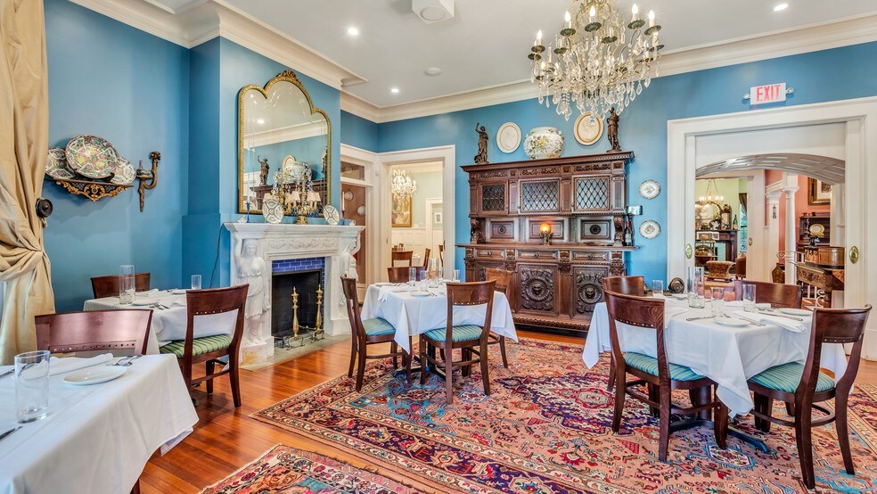 More Photos Of 119 E 37th St, Savannah Restaurant For Sale