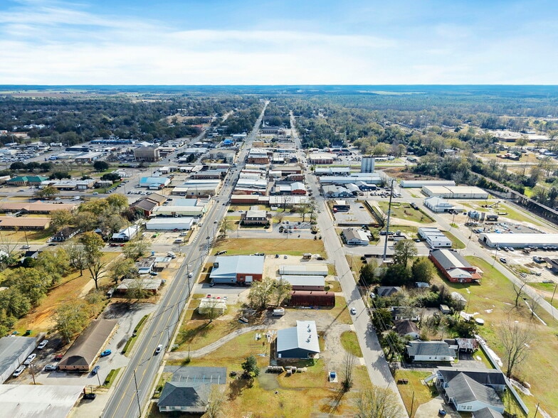 More Photos Of 111 W Ridgeley St, Atmore Storefront For Sale