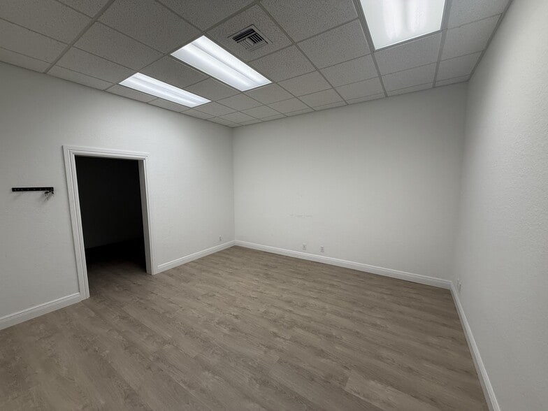 More Photos Of 12350-12360 Wiles Rd, Coral Springs Warehouse For Lease