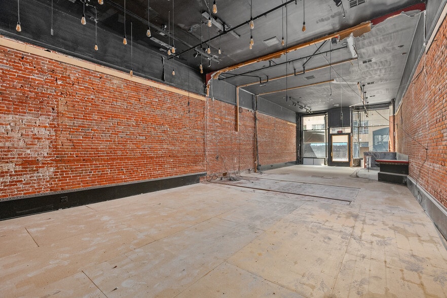 More Photos Of 827-835 4th Ave, San Diego Storefront For Lease