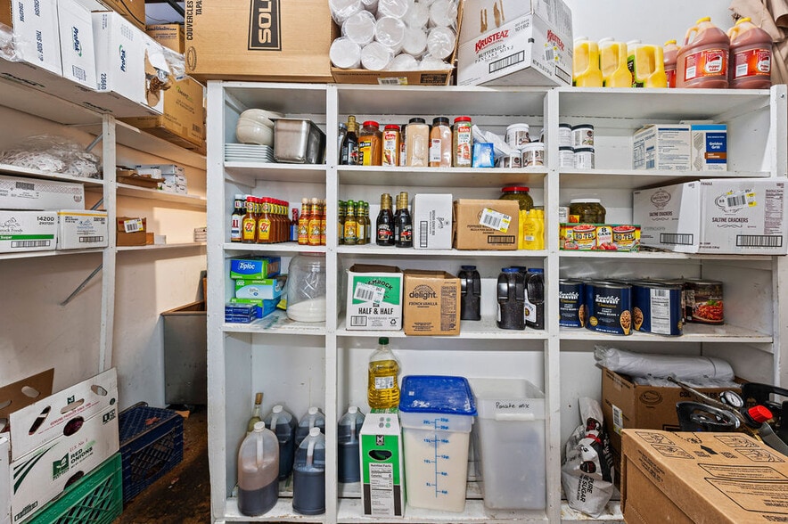 More Photos Of 235 S Main St, Palisade Restaurant For Sale