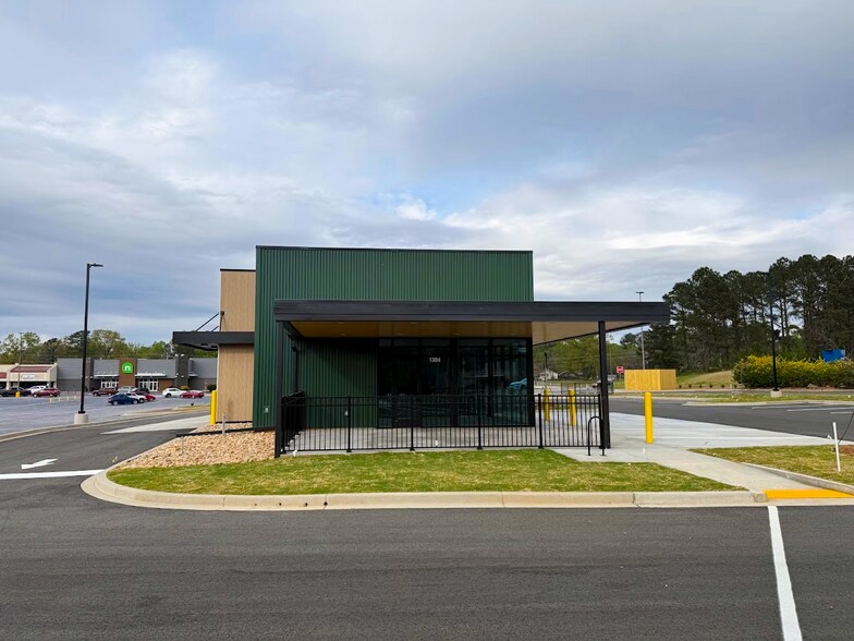 More Photos Of 1302 S -01-51, Greenwood General Retail For Sale