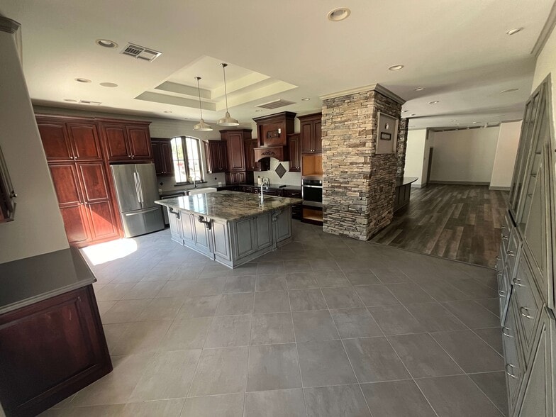More Photos Of 1715 Northpark Dr, Kingwood Storefront For Lease