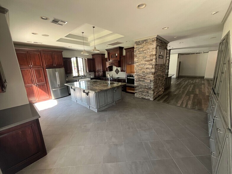 More Photos Of 1715 Northpark Dr, Kingwood Storefront For Lease