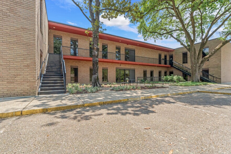More Photos Of 7732 Goodwood Blvd, Baton Rouge Office Residential For Sale