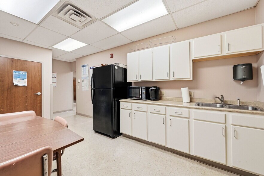 More Photos Of 329 Wesley St, Johnson City Medical For Sale
