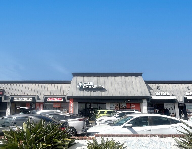 More Photos Of 2933 Santa Monica Blvd, Santa Monica Unknown For Lease