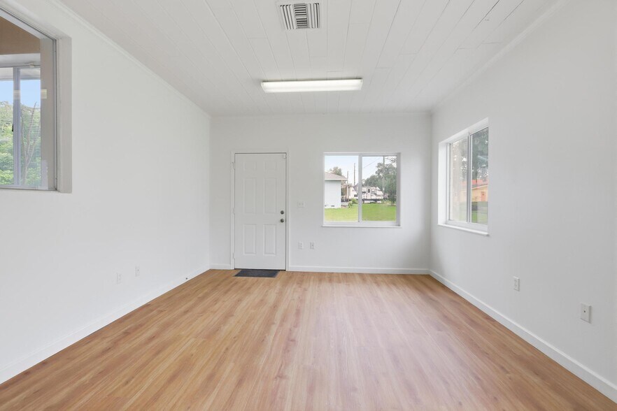 More Photos Of 901 W New York Ave, Deland Office For Lease