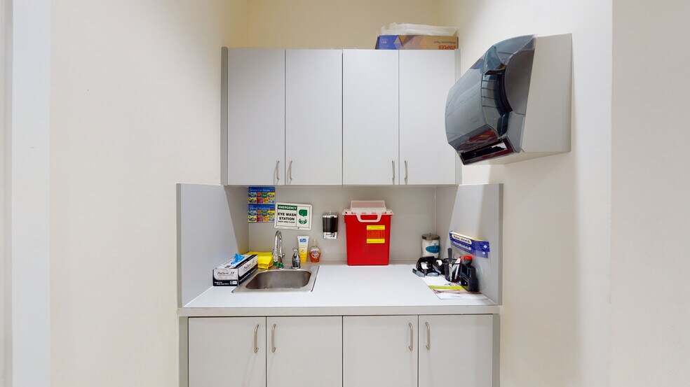 More Photos Of 235 W 49th St, Hialeah Medical For Sale