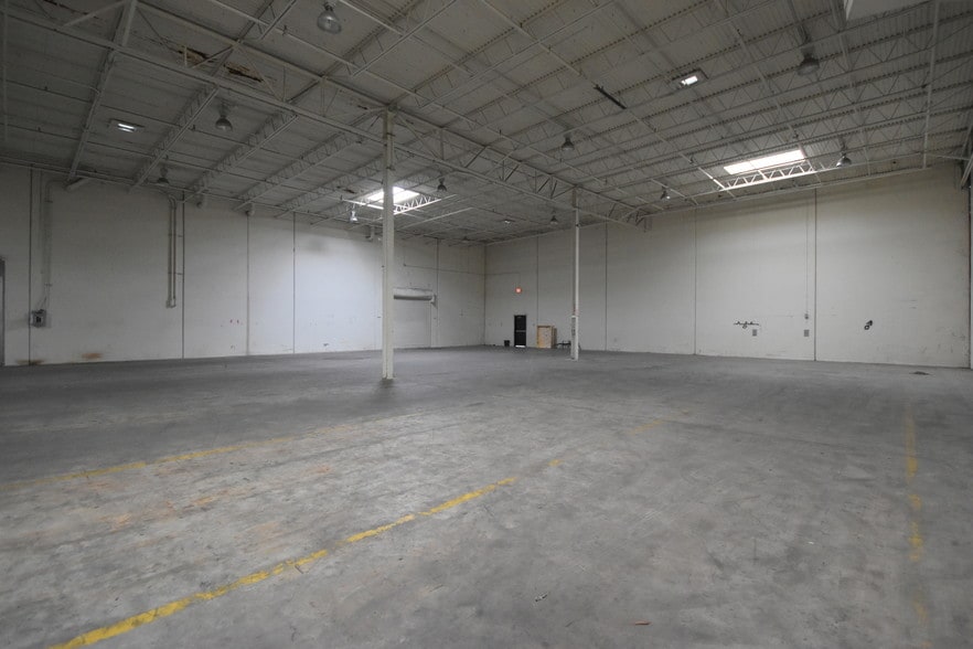 More Photos Of 750 Almeda Genoa Rd, Houston Distribution For Lease