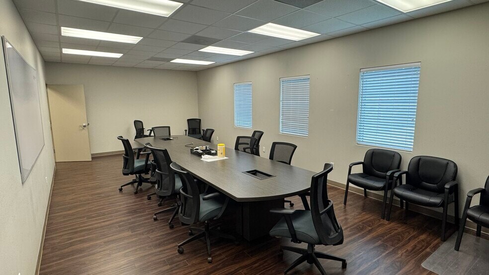 More Photos Of 6327 Thompson Rd, Baytown Truck Terminal For Lease