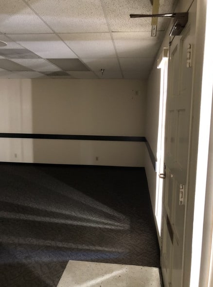 More Photos Of 81880 Dr Carreon Blvd, Indio Medical For Lease