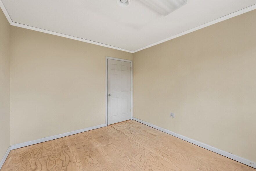 More Photos Of 1360 Montauk Hwy, Mastic Office For Sale